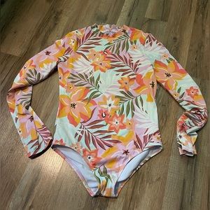 Billabong girls long sleeve swim suit. No tag fits size 12-14